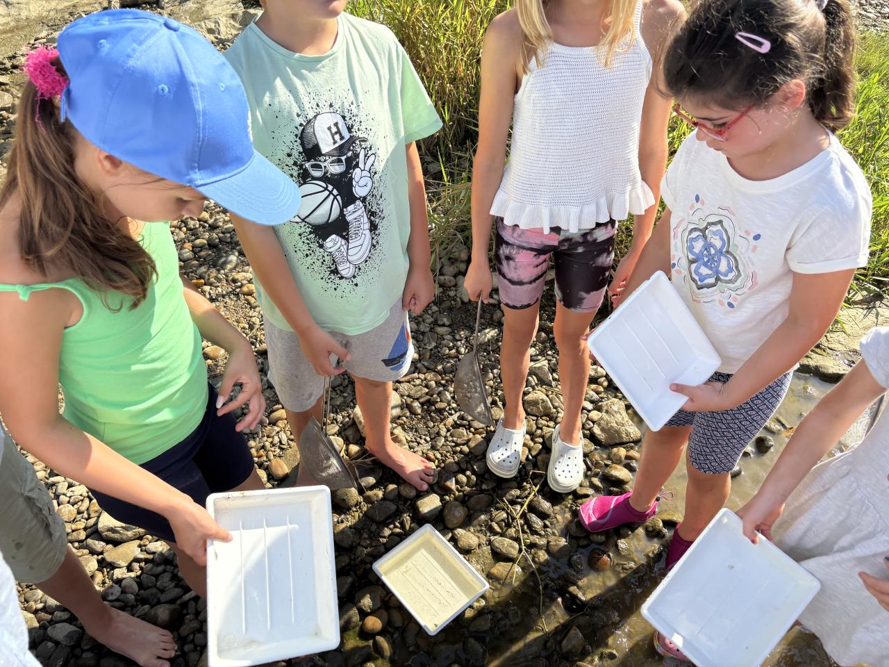 CS 13 08 2025 Fluss Kinder und Tabletts