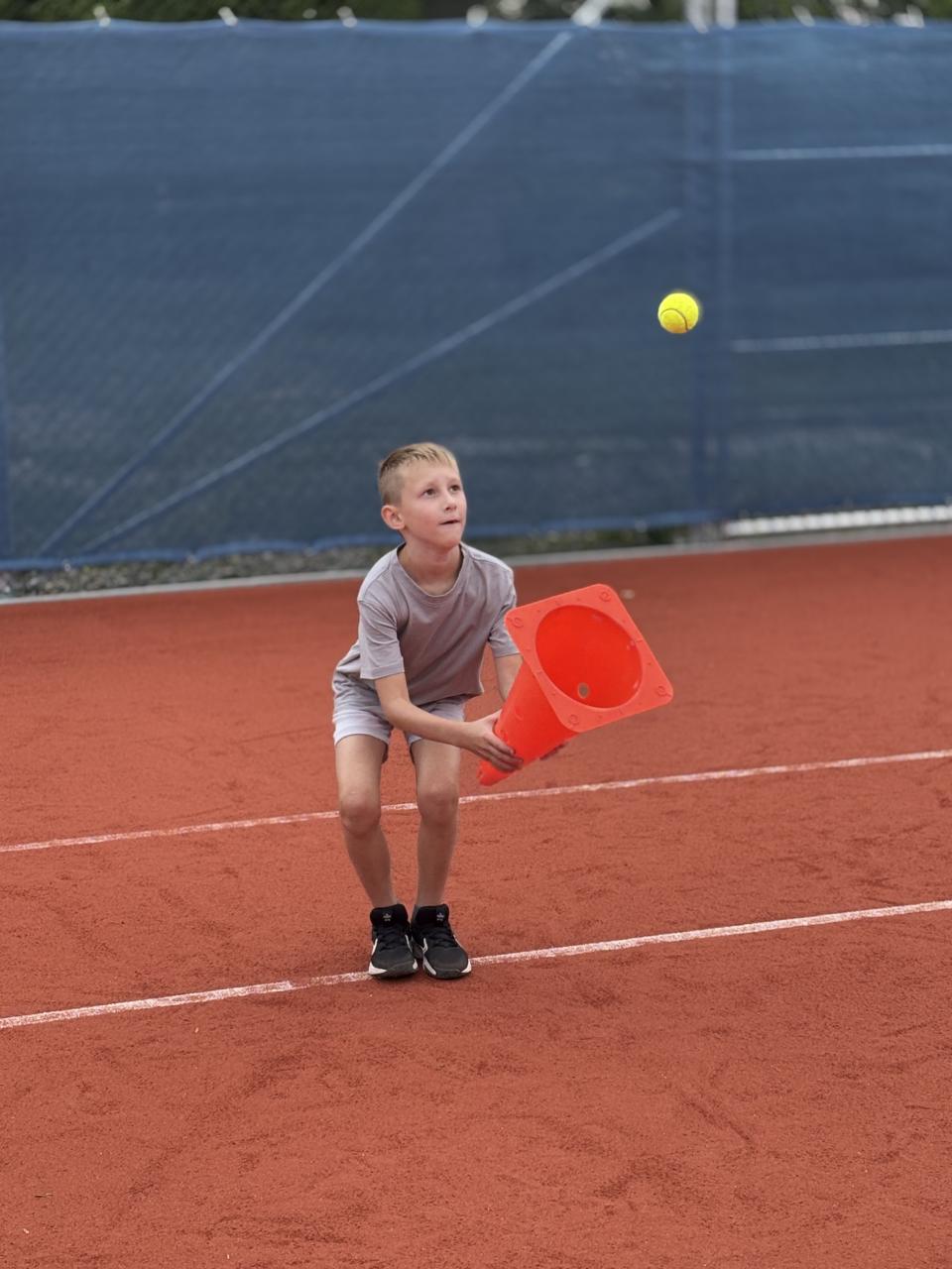 CS Tennis 06 08 2025 Felix fängt Ball