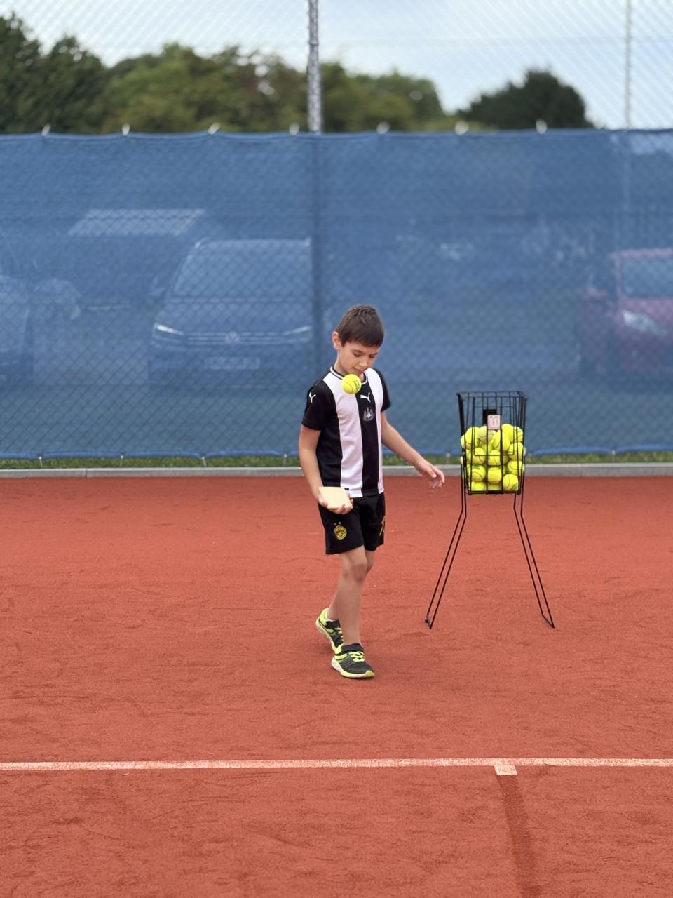 CS Tennis 06 08 2025 Marcel wartet