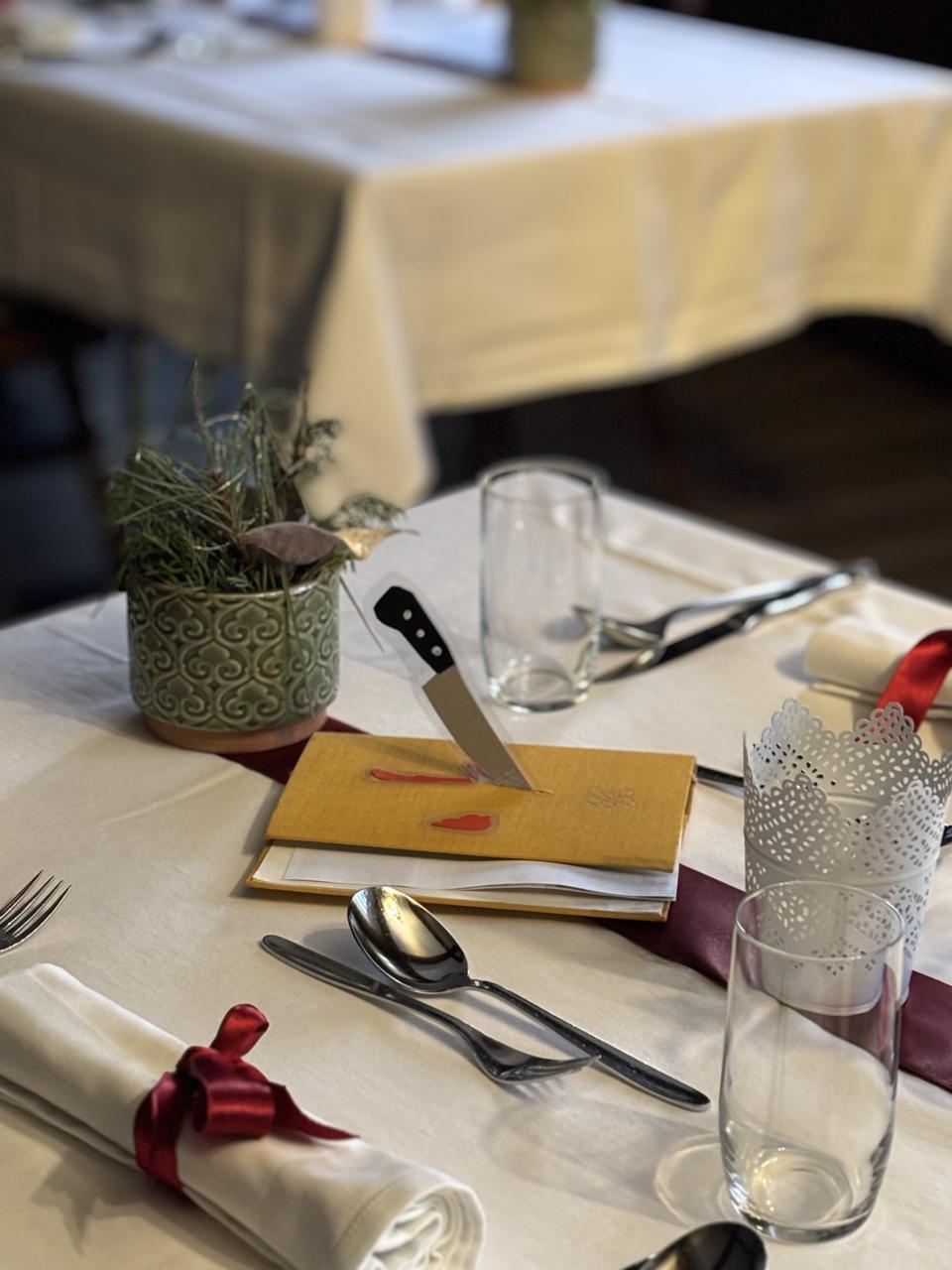 D, B, C & S Messer im Buchrücken gelb 28 11 2025