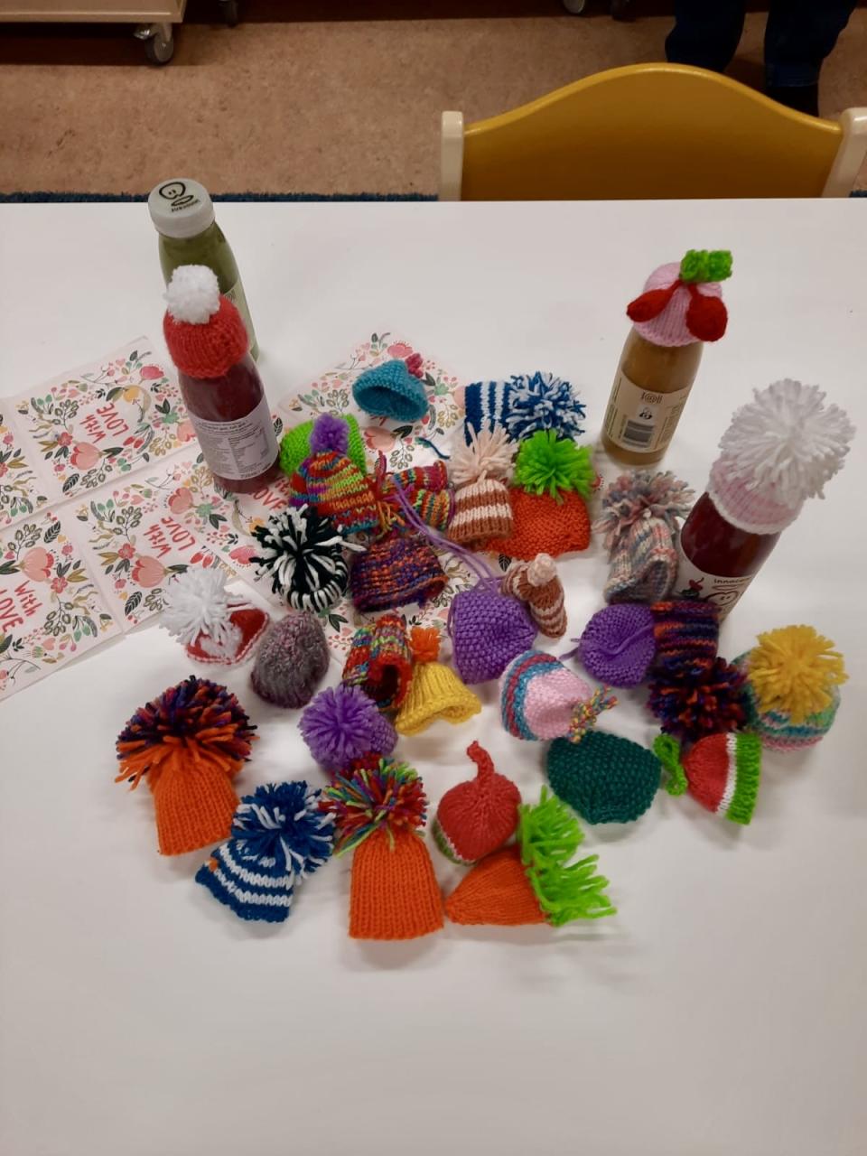 Das große Stricken Jänner 2026 alle gestrickten Mützchen